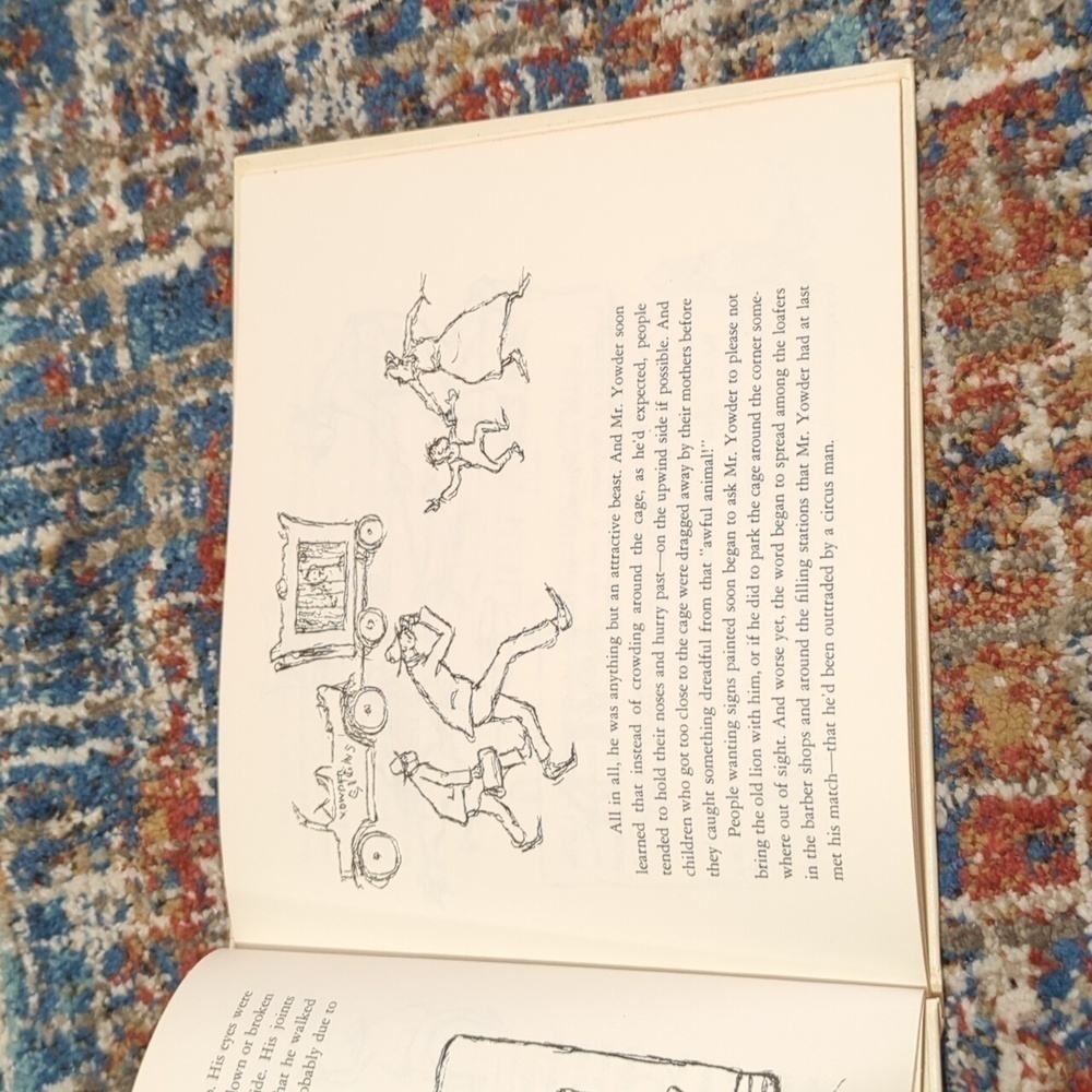 Glen Rounds Mr. Yowder and the Lion Roar Capsules Hardback Book - Picture 6 of 6